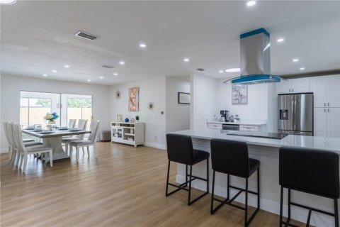 House in Orlando, Florida 4 bedrooms, 192.68 sq.m. № 1684677 - photo 6