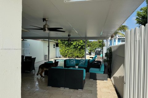 House in Miami, Florida 3 bedrooms, 119.84 sq.m. № 1891859 - photo 19