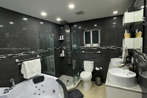 House in Miami, Florida 3 bedrooms, 119.84 sq.m. № 1891859 - photo 14
