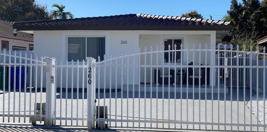 House in Miami, Florida 3 bedrooms, 119.84 sq.m. № 1891859