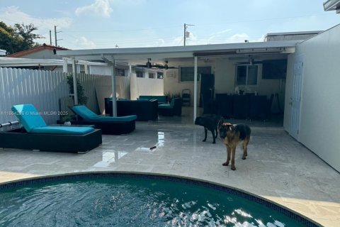 House in Miami, Florida 3 bedrooms, 119.84 sq.m. № 1891859 - photo 23