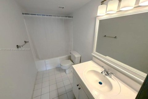 Condominio en alquiler en North Miami, Florida, 1 dormitorio, 68.75 m2 № 2013704 - foto 14