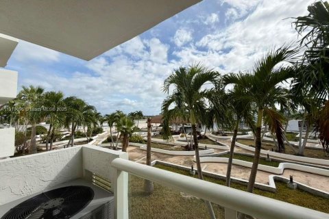 Condominio en alquiler en North Miami, Florida, 1 dormitorio, 68.75 m2 № 2013704 - foto 19