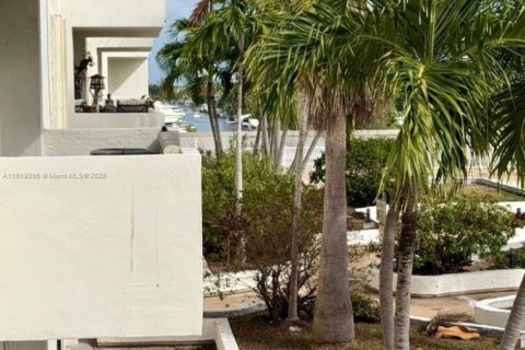 Condominio en alquiler en North Miami, Florida, 1 dormitorio, 68.75 m2 № 2013704 - foto 22