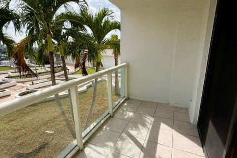 Condominio en alquiler en North Miami, Florida, 1 dormitorio, 68.75 m2 № 2013704 - foto 16