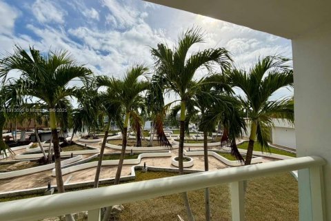 Condominio en alquiler en North Miami, Florida, 1 dormitorio, 68.75 m2 № 2013704 - foto 20