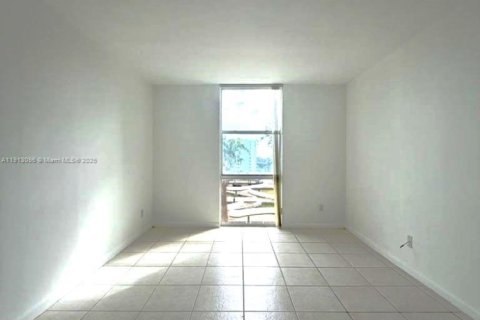 Condominio en alquiler en North Miami, Florida, 1 dormitorio, 68.75 m2 № 2013704 - foto 11