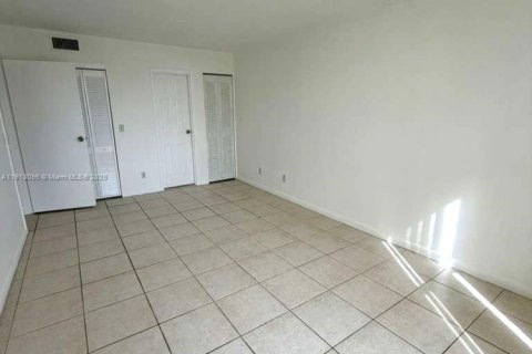 Condominio en alquiler en North Miami, Florida, 1 dormitorio, 68.75 m2 № 2013704 - foto 12