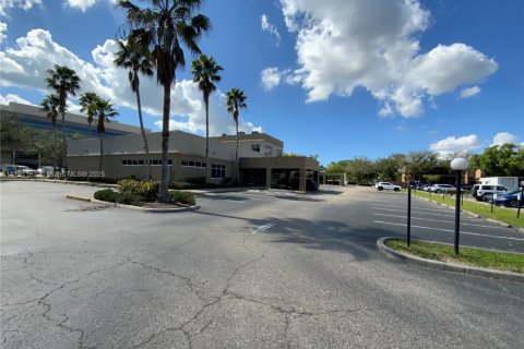 Immobilier commercial à vendre à Fort Myers, Floride № 2022360 - photo 5