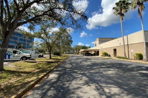 Immobilier commercial à vendre à Fort Myers, Floride № 2022360 - photo 8