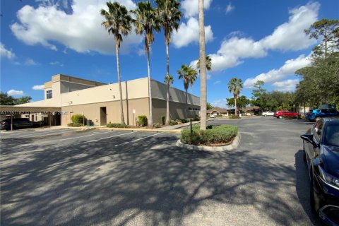 Immobilier commercial à vendre à Fort Myers, Floride № 2022360 - photo 7
