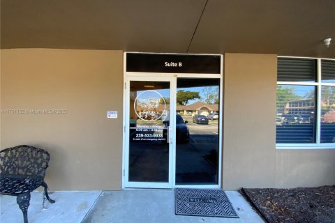 Immobilier commercial à vendre à Fort Myers, Floride № 2022360 - photo 12