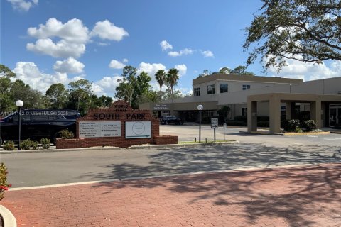 Immobilier commercial à vendre à Fort Myers, Floride № 2022360 - photo 2