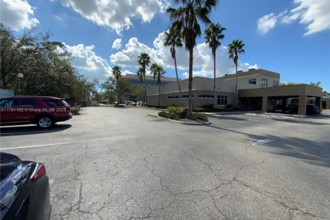 Immobilier commercial à vendre à Fort Myers, Floride № 2022360 - photo 4