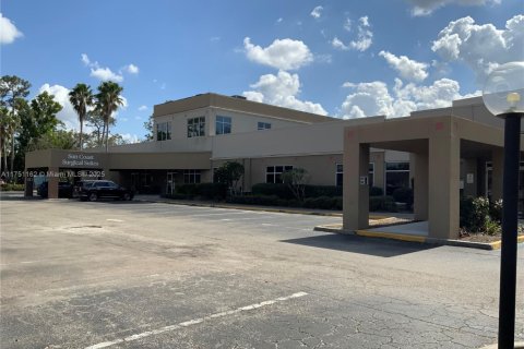 Immobilier commercial à vendre à Fort Myers, Floride № 2022360 - photo 3