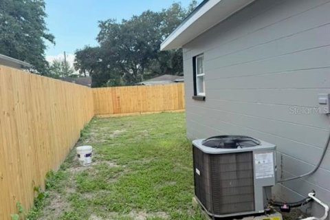 House in Tampa, Florida 3 bedrooms, 104.05 sq.m. № 2296997 - photo 30