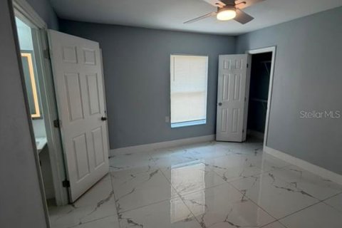 House in Tampa, Florida 3 bedrooms, 104.05 sq.m. № 2296997 - photo 13