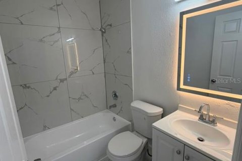 House in Tampa, Florida 3 bedrooms, 104.05 sq.m. № 2296997 - photo 21