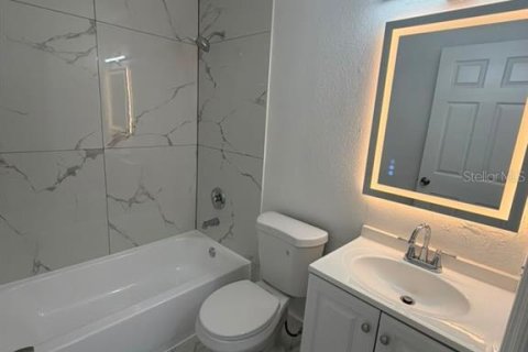 House in Tampa, Florida 3 bedrooms, 104.05 sq.m. № 2296997 - photo 18
