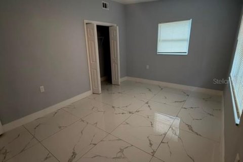 House in Tampa, Florida 3 bedrooms, 104.05 sq.m. № 2296997 - photo 3