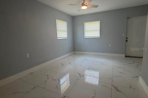House in Tampa, Florida 3 bedrooms, 104.05 sq.m. № 2296997 - photo 9