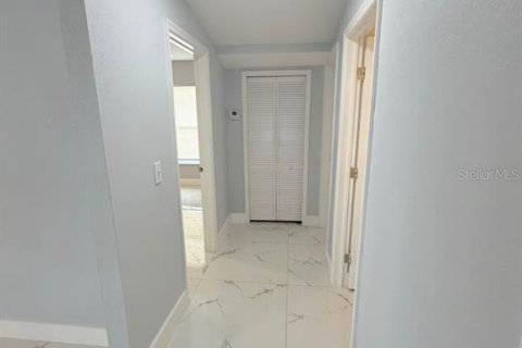House in Tampa, Florida 3 bedrooms, 104.05 sq.m. № 2296997 - photo 23