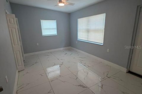 House in Tampa, Florida 3 bedrooms, 104.05 sq.m. № 2296997 - photo 2