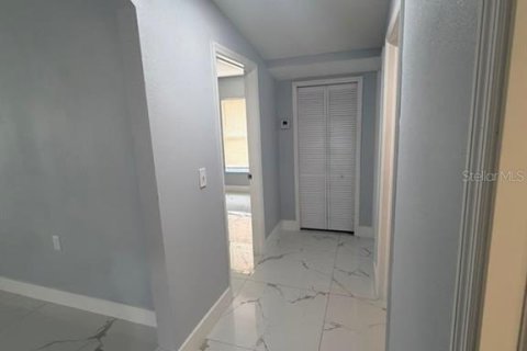 House in Tampa, Florida 3 bedrooms, 104.05 sq.m. № 2296997 - photo 20
