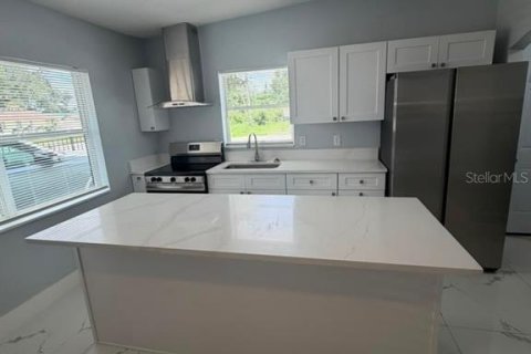 House in Tampa, Florida 3 bedrooms, 104.05 sq.m. № 2296997 - photo 6