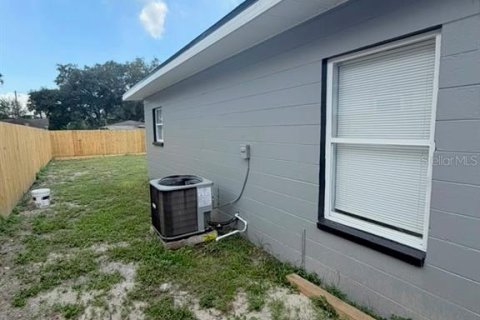 House in Tampa, Florida 3 bedrooms, 104.05 sq.m. № 2296997 - photo 29