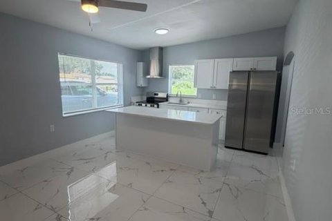 House in Tampa, Florida 3 bedrooms, 104.05 sq.m. № 2296997 - photo 5