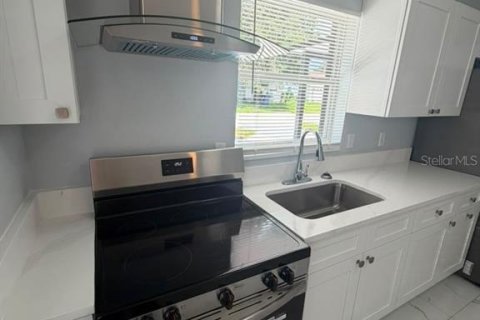 House in Tampa, Florida 3 bedrooms, 104.05 sq.m. № 2296997 - photo 7