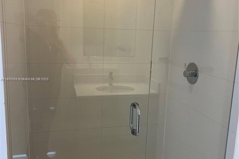 Condo in Miami, Florida, 1 bedroom  № 1944476 - photo 19