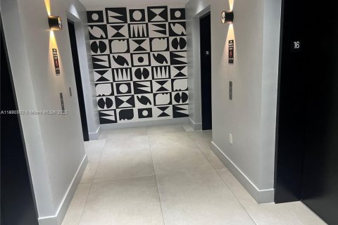 Condo in Miami, Florida, 1 bedroom  № 1944476 - photo 7