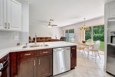 House in Plantation, Florida 4 bedrooms, 243.59 sq.m. № 1794078 - photo 7