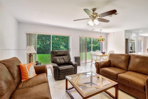 House in Plantation, Florida 4 bedrooms, 243.59 sq.m. № 1794078 - photo 11