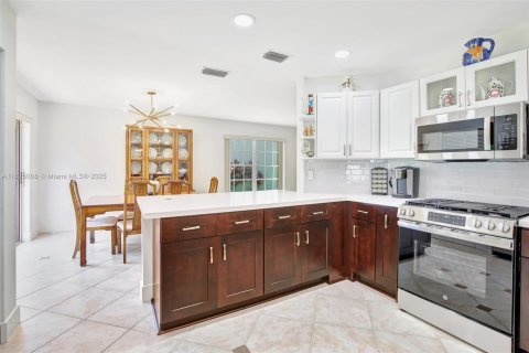 House in Plantation, Florida 4 bedrooms, 243.59 sq.m. № 1794078 - photo 8