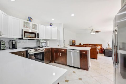 House in Plantation, Florida 4 bedrooms, 243.59 sq.m. № 1794078 - photo 9