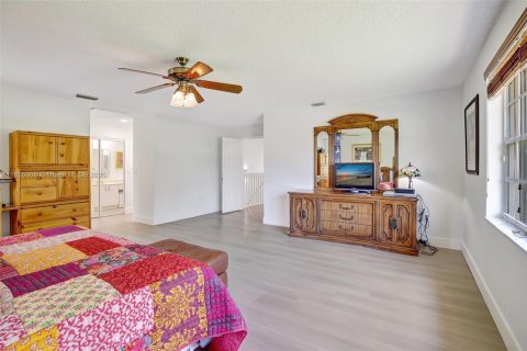 House in Plantation, Florida 4 bedrooms, 243.59 sq.m. № 1794078 - photo 30