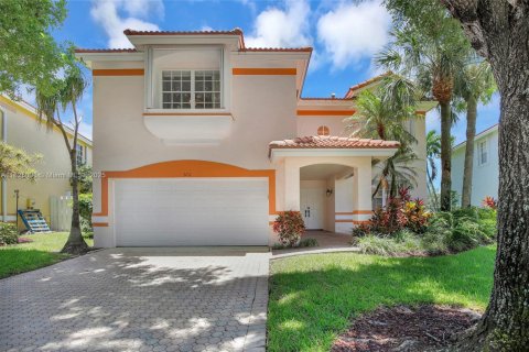 House in Plantation, Florida 4 bedrooms, 243.59 sq.m. № 1794078 - photo 1