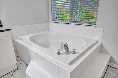 Casa en venta en Loxahatchee Groves, Florida, 4 dormitorios, 199.28 m2 № 2011727 - foto 25