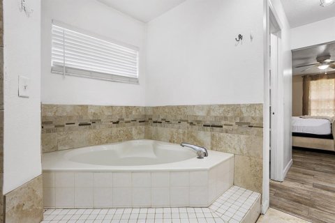 Casa en venta en Deltona, Florida, 3 dormitorios, 179.21 m2 № 2108965 - foto 30