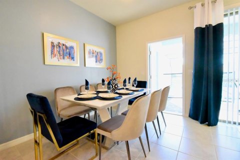 Adosado en venta en Kissimmee, Florida, 5 dormitorios, 210.24 m2 № 2204490 - foto 6