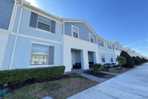 Adosado en venta en Kissimmee, Florida, 5 dormitorios, 210.24 m2 № 2204490 - foto 2