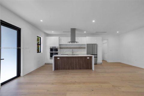 House in Miami Shores, Florida 3 bedrooms, 145.11 sq.m. № 1748972 - photo 9