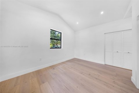 House in Miami Shores, Florida 3 bedrooms, 145.11 sq.m. № 1748972 - photo 20