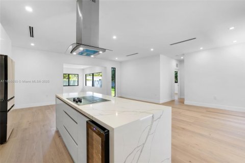 House in Miami Shores, Florida 3 bedrooms, 145.11 sq.m. № 1748972 - photo 6