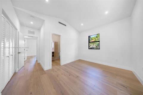 House in Miami Shores, Florida 3 bedrooms, 145.11 sq.m. № 1748972 - photo 18