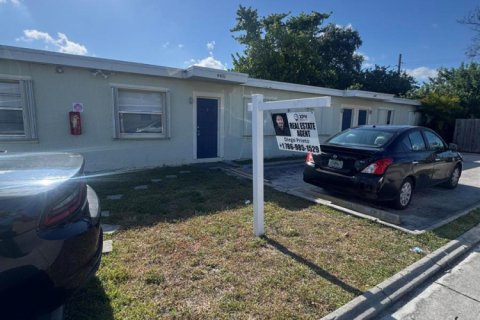 Apartamento en alquiler en West Park, Florida, 3 dormitorios, 264.77 m2 № 2088210 - foto 9
