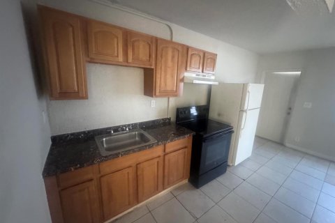 Apartamento en alquiler en West Park, Florida, 3 dormitorios, 264.77 m2 № 2088210 - foto 3